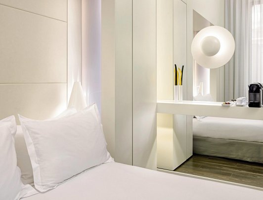 H10 Urquinaona Plaza - Wohnbeispiel Doppelzimmer Standard (Zimmercodierung DG1)