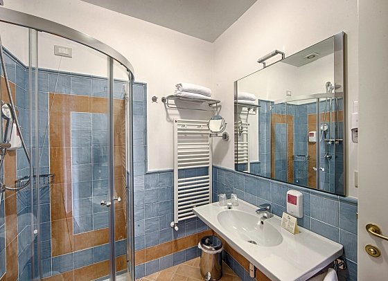 Relais Masseria Caselli - Badezimmer Beispiel Doppelzimmer Classic (Zimmercodierung DG1)
