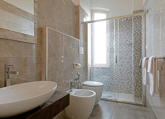 Nicolaus Prime Il Gabbiano - Badezimmerl Doppelzimmer Komfort (Zimmercodierungen DF1 & DF2)