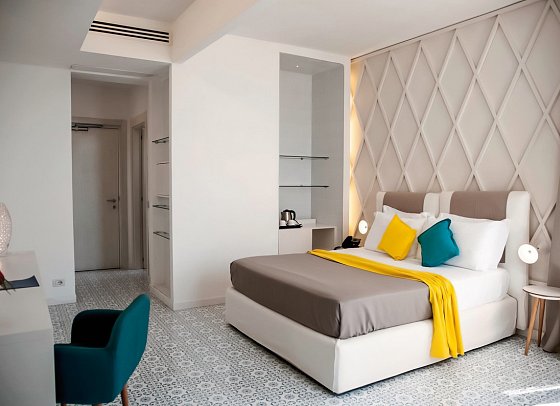 Grand Hotel Riviera - Wohnbeispiel Doppelzimmer Superior seitl. Meerblick (Zimmercodierung DSN)