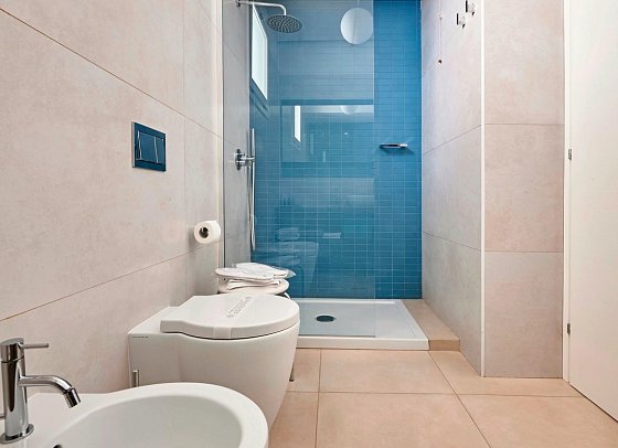 Grand Hotel Riviera - Wohnbeispiel Badezimmer Superior seitl. Meerblick (Zimmercodierung DSN)