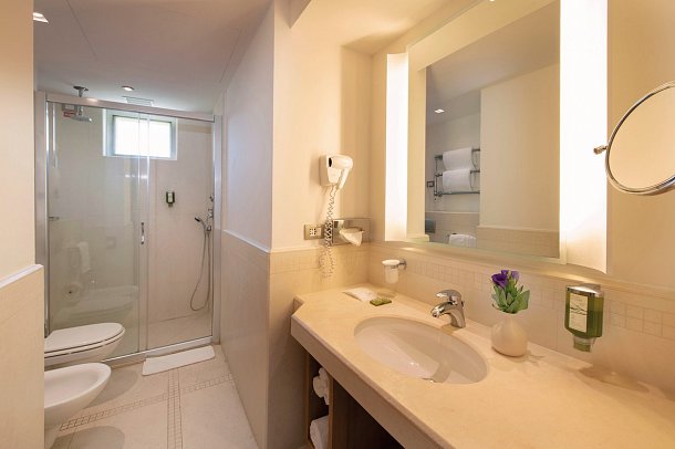 Vivosa Apulia Resort - Badezimmer (Zimmercodierung FB1)