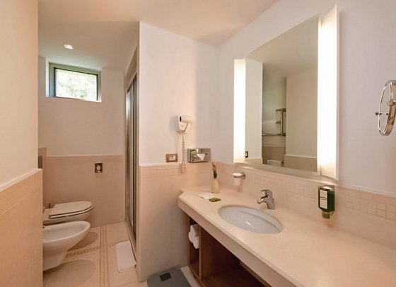 Vivosa Apulia Resort - Badezimmer Doppelzimmer (Zimmercodierungen DB1 & DS1)