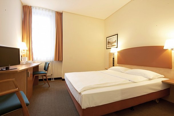 IntercityHotel Berlin Ostbahnhof - Wohnbeispiel Doppelzimmer (Zimmercodierungen DB1 & DC1)