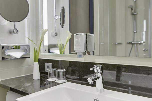 IntercityHotel Berlin Hauptbahnhof - Wohnbeispiel Badezimmer (Zimmercodierungen DG1 & DC1)