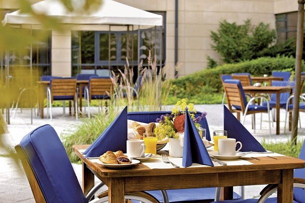 Victor's Residenz-Hotel Berlin - Restaurant Außenbereich