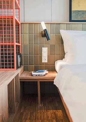 URBAN LOFT Berlin - Wohnbeispiel Doppelzimmer Urban Courtyard (Zimmercodierung DF2)