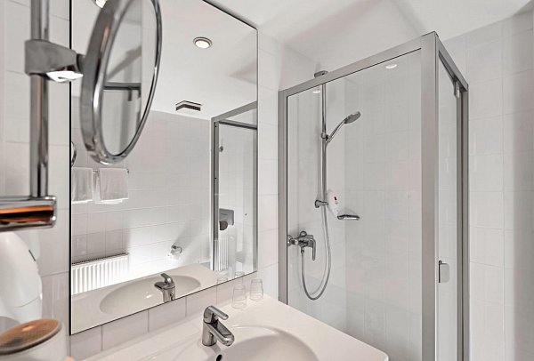 Wyndham Garden Potsdam - Beispiel Bad Doppelzimmer (Zimmercodierungen DB1 & DC1)