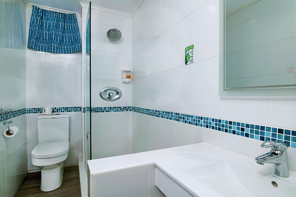 Dover Beach Hotel - Badbeispiel (Zimmercodierung SBP)