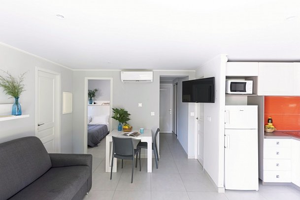 Résidence Marina d'Oru - Wohnbeispiel Appartement 2 Schlafzimmer ca. 42 qm (Zimmercodierung OB1)