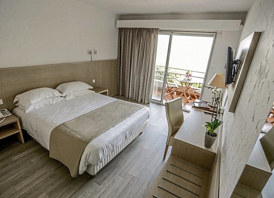 Hôtel L'Alivi - Wohnbeispiel Doppelzimmer Klassik Meerblick (Zimmercodierung DBM)