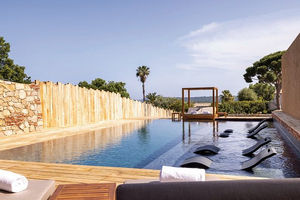 Les Regalia Hotel & Spa