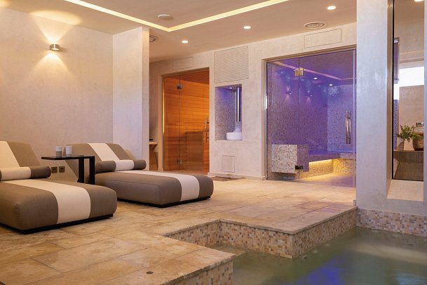 Les Regalia Hotel & Spa