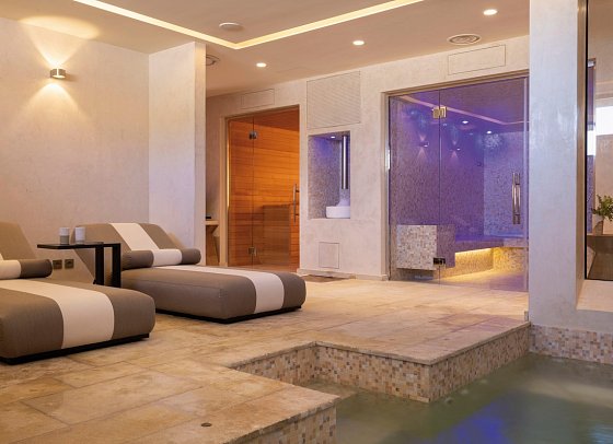 Les Regalia Hotel & Spa