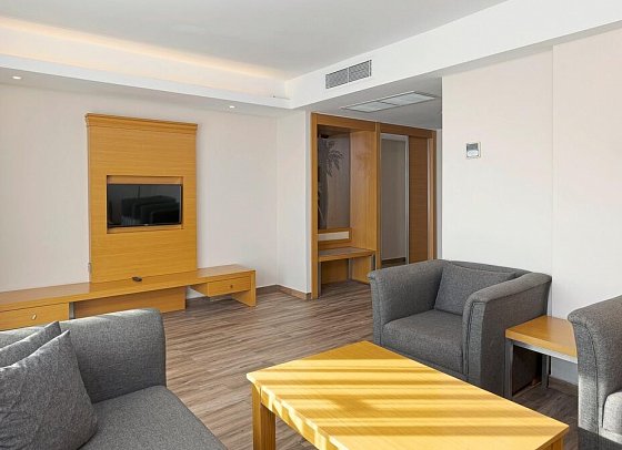 Aquasis De Luxe Resort & Spa - Wohnbeispiel Familienzimmer Lake House 3 Räume (Zimmercodierung FD2)