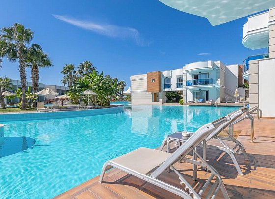 Aquasis De Luxe Resort & Spa - Beispiel Terrasse Doppelzimmer Lake House Swim Up (Zimmercodierung U1Q)