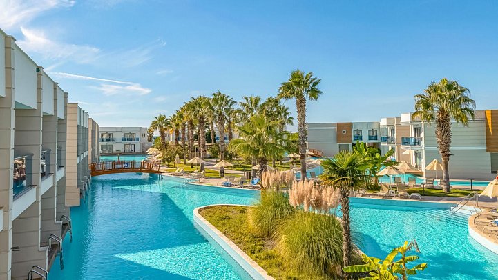 Aquasis De Luxe Resort & Spa