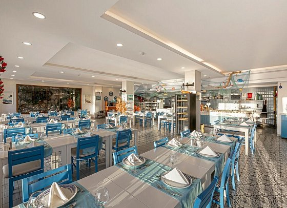 Aquasis De Luxe Resort & Spa