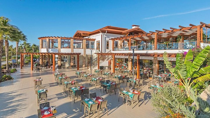 Aquasis De Luxe Resort & Spa