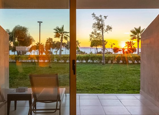 Aquasis De Luxe Resort & Spa - Beispiel Terrasse Doppelzimmer Sunset Terrasse (Zimmercodierungen DB1 & DC5)