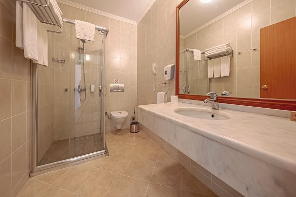 Anadolu Hotels Didim Club - Beispiel Bad Großes Doppelzimmer Club Etagenbett (Zimmercodierung DL2)