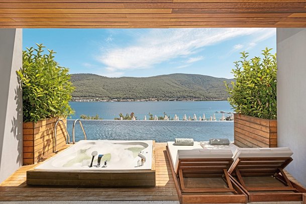 Titanic Luxury Collection Bodrum - Wohnbeispiel Doppelzimmer Exclusive Swim Up