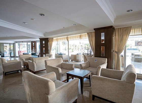 Latanya Park Resort