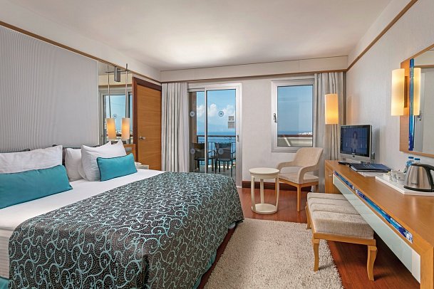 Kefaluka Resort - Wohnbeispiel Familienzimmer mit Verbindungstür Meerblick (Zimmercodierung FVM)