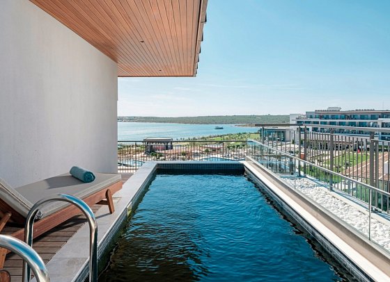 Anda Barut Collection - Wohnbeispiel Penthouse Suite Privatpool Meerblick (Zimmercodierungen DB2 & DB4)