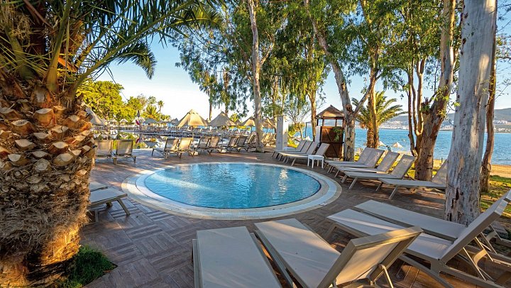 Long Beach Club Nature