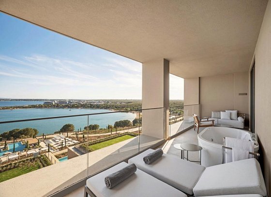 Akra Didim - Wohnbeispiel Doppelzimmer Deluxe Meerblick mit Jacuzzi (Zimmercodierungen DD5 & DC5)