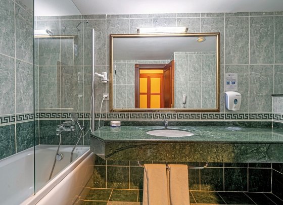Bodrum Holiday Resort - Beispiel Bad Familienzimmer Hotel (Zimmercodierung FG1)