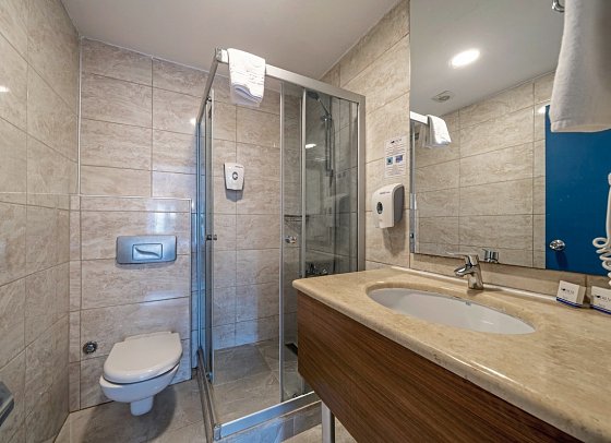 Bodrum Holiday Resort - Beispiel Bad Clubzimmer (Zimmercodierungen UL1 & DC2)