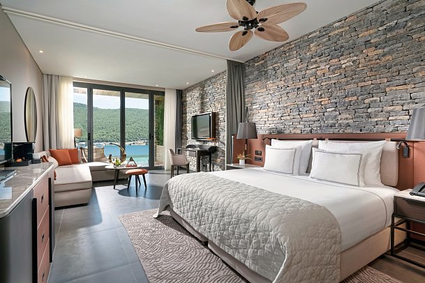 Lujo Bodrum - Wohnbeispiel Doppelzimmer Deluxe Laguna Swim Up seitl. Meerblick (Zimmercodierungen DDQ & DCQ)