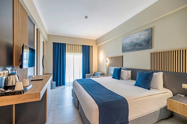 Yasmin Bodrum Resort - Wohnbeispiel Clubzimmer Standdard Landblick (Zimmercodierungen UL1, ULM, DGM, DGU, UCM, DCM, FBU, WS1 & WS2)
