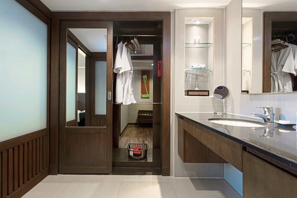 Ramada Plaza by Wyndham Menam Riverside