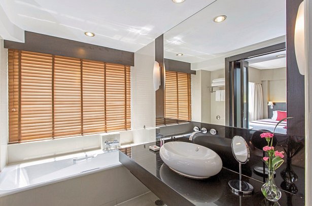 Ramada Plaza by Wyndham Menam Riverside