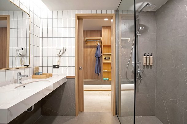 Jomtien Thani Hotel - Badbeispiel Deluxe City View (Zimmercodierungen UD1, UDP & UDM)