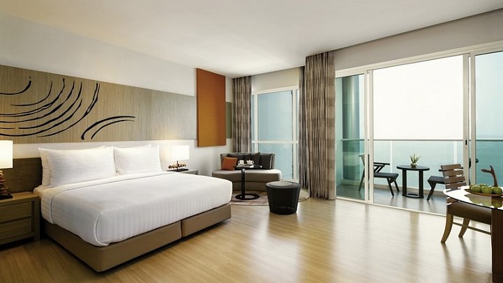 Mövenpick Siam Na Jomtien Pattaya - Wohnbeispiel Junior Suite Seaview (Zimmercodierung JBM)