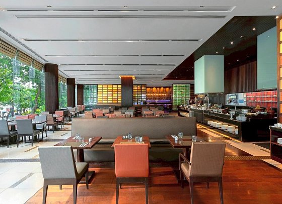 Holiday Inn Bangkok Silom