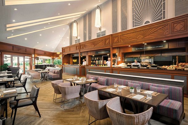 Avani Pattaya Resort - Garden Café