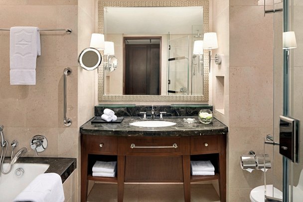 Shangri-La Hotel Bangkok - Badbeispiel Deluxe River View (Zimmercodierung UD3)