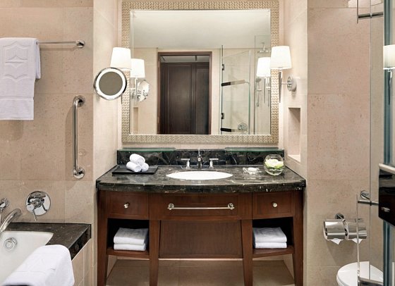 Shangri-La Hotel Bangkok - Badbeispiel Deluxe River View (Zimmercodierung UD3)