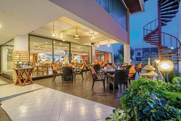 Golden Beach Cha Am Hotel