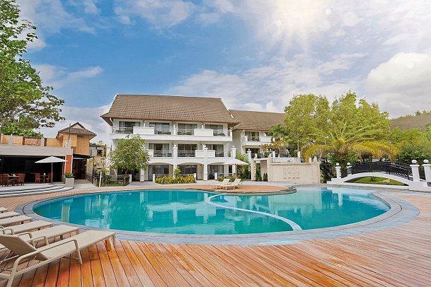 Pinnacle Grand Jomtien Resort & Beach Club