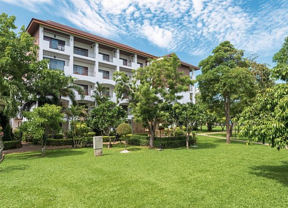 Pinnacle Grand Jomtien Resort & Beach Club