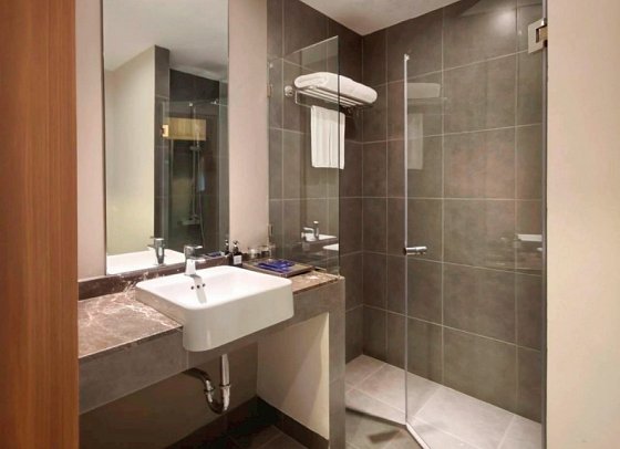 Canalis Suvarnabhumi Airport Hotel - Badbeispiel Deluxe (Zimmercodierungen UD1 & UDP)