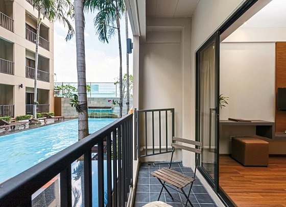 The Cottage Suvarnabhumi - Balkonbeispiel Deluxe Pool Access (Zimmercodierung UDQ)