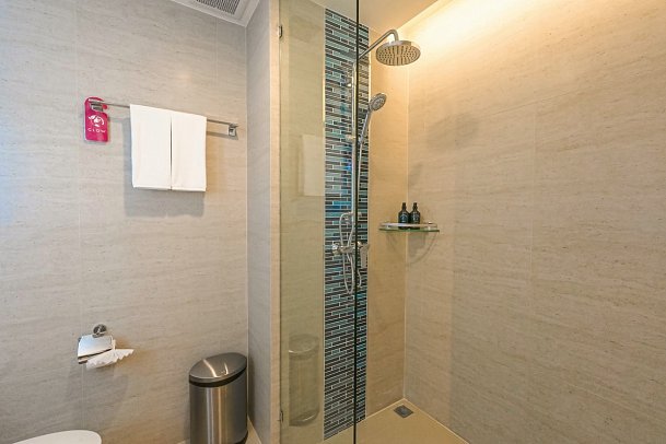 GLOW Bangkok Riverside - Badbeispiel Grand Deluxe (Zimmercodierung UD2)