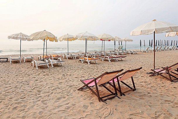 Long Beach Cha Am Resort